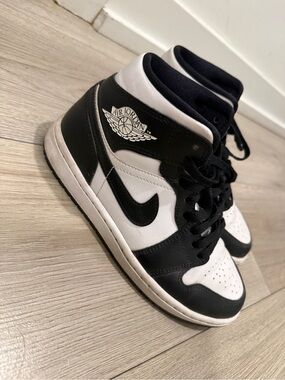 AIR JORDAN 1 MID